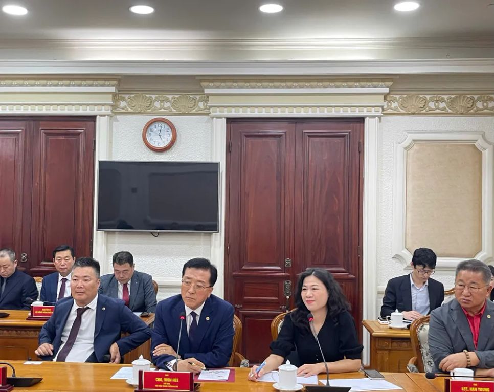 Đoàn đại biểu Hội đồng TP Daejeon (Hàn Quốc) tại buổi làm việc. Ảnh: PHƯƠNG NAM Đoàn đại biểu Hội đồng TP Daejeon (Hàn Quốc) tại buổi làm việc. Ảnh: PHƯƠNG NAM