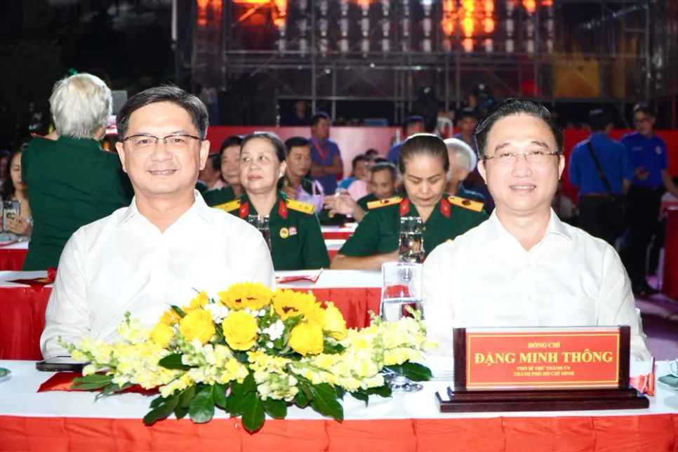 Các đồng chí: Đặng Minh Thông, Phó Bí thư Thành ủy TPHCM; Nguyễn Mạnh Cường, Phó Chủ tịch UBND TPHCM tham dự chương trình tại điểm cầu phường Sài Gòn. Ảnh: DŨNG PHƯƠNG Các đồng chí: Đặng Minh Thông, Phó Bí thư Thành ủy TPHCM; Nguyễn Mạnh Cường, Phó Chủ tịch UBND TPHCM tham dự chương trình tại điểm cầu phường Sài Gòn. Ảnh: DŨNG PHƯƠNG