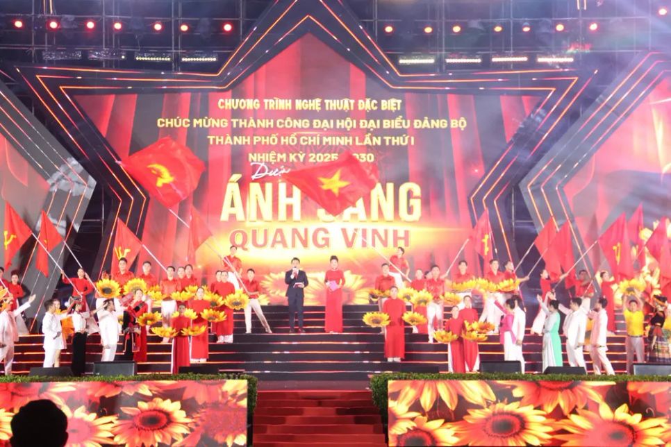 Tiết mục nghệ thuật tại điểm cầu phường Bình Dương. Ảnh: TÂM TRANG Tiết mục nghệ thuật tại điểm cầu phường Bình Dương. Ảnh: TÂM TRANG