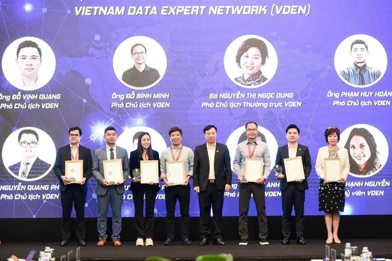 Lễ ra mắt Ban lãnh đạo Mạng lưới chuyên gia dữ liệu toàn cầu VDEN. Lễ ra mắt Ban lãnh đạo Mạng lưới chuyên gia dữ liệu toàn cầu VDEN.