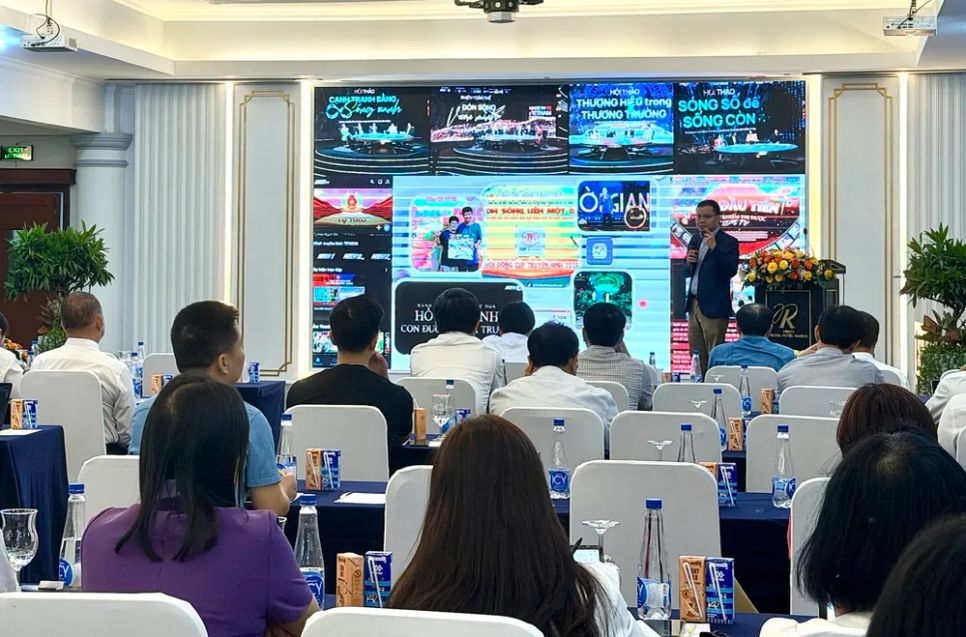 Ông Ngô Trần Thịnh chia sẻ tại hội thảo Ông Ngô Trần Thịnh chia sẻ tại hội thảo