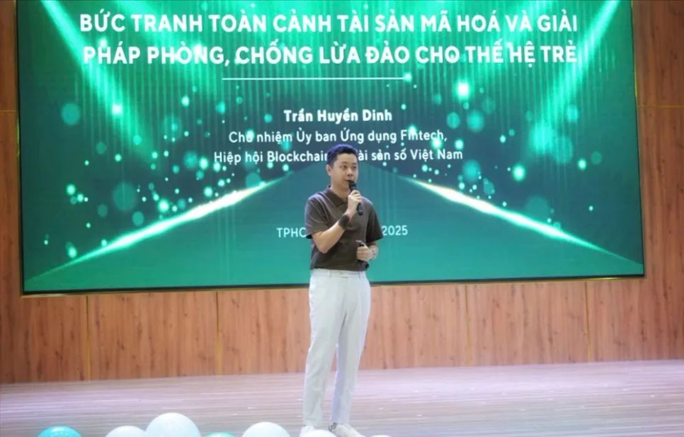 Ông Trần Huyền Dinh, Chủ nhiệm Ủy ban Ứng dụng Fintech (VBA) chia sẻ bức tranh toàn cảnh về thị trường tài sản mã hóa và cơ hội nghề nghiệp cho thế hệ trẻ