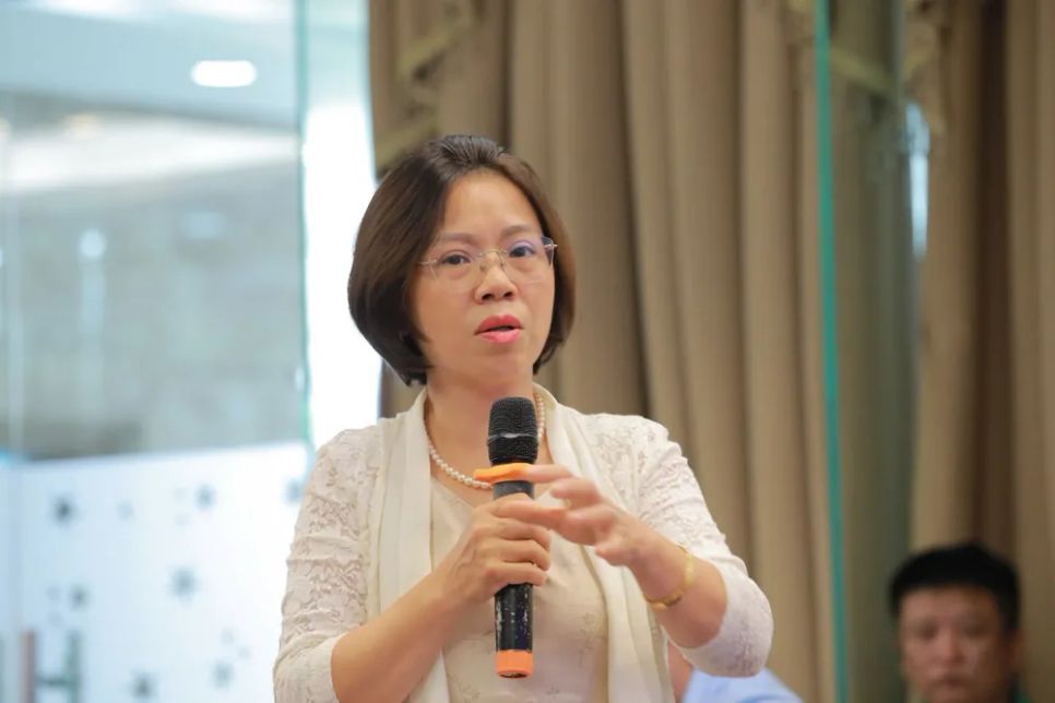 Bà Nguyễn Giang Thu, Phó Vụ trưởng Vụ Khoa học và Công nghệ (Bộ NN-MT) phát biểu tại Diễn đàn Bà Nguyễn Giang Thu, Phó Vụ trưởng Vụ Khoa học và Công nghệ (Bộ NN-MT) phát biểu tại Diễn đàn