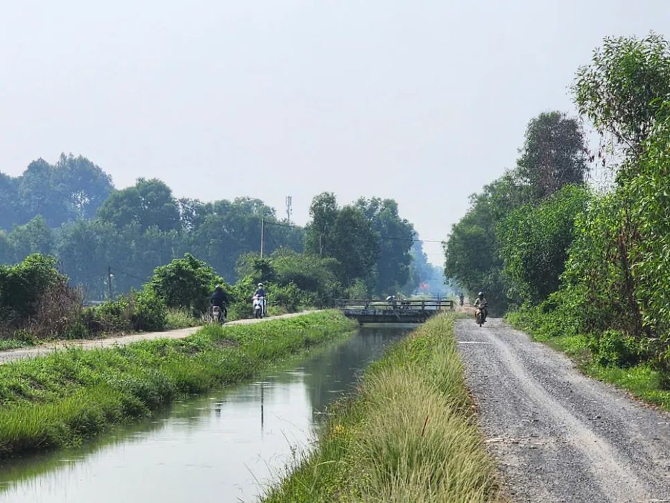 Kênh Đông chảy qua địa bàn xã Tân An Hội (TPHCM) Kênh Đông chảy qua địa bàn xã Tân An Hội (TPHCM)