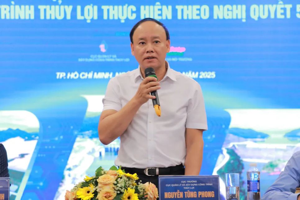 Ông Nguyễn Tùng Phong, Cục trưởng Cục Quản lý và Xây dựng công trình thủy lợi phát biểu tại diễn đàn Ông Nguyễn Tùng Phong, Cục trưởng Cục Quản lý và Xây dựng công trình thủy lợi phát biểu tại diễn đàn
