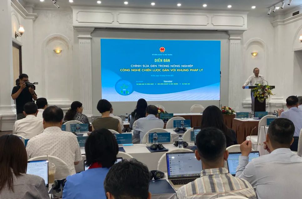 Quang cảnh diễn đàn sáng 18-10. Ảnh: PHÚC HẬU Quang cảnh diễn đàn sáng 18-10. Ảnh: PHÚC HẬU