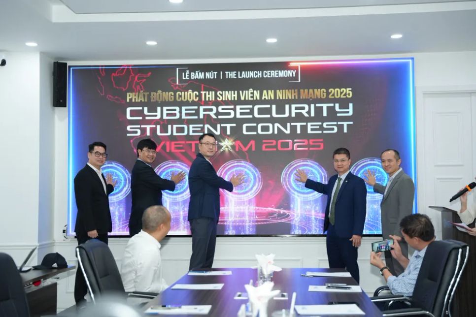Các đại biểu bấm nút khởi động cuộc thi. Ảnh NCA Các đại biểu bấm nút khởi động cuộc thi. Ảnh NCA
