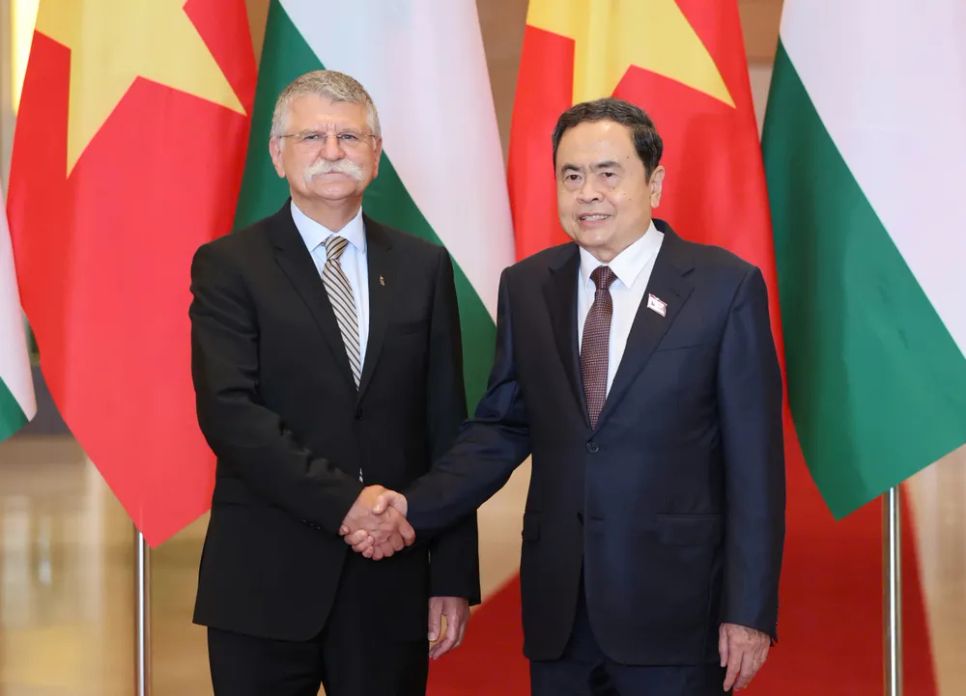 Chủ tịch Quốc hội Trần Thanh Mẫn và Chủ tịch Quốc hội Hungary Kover Laszlo. Ảnh: VIẾT CHUNG