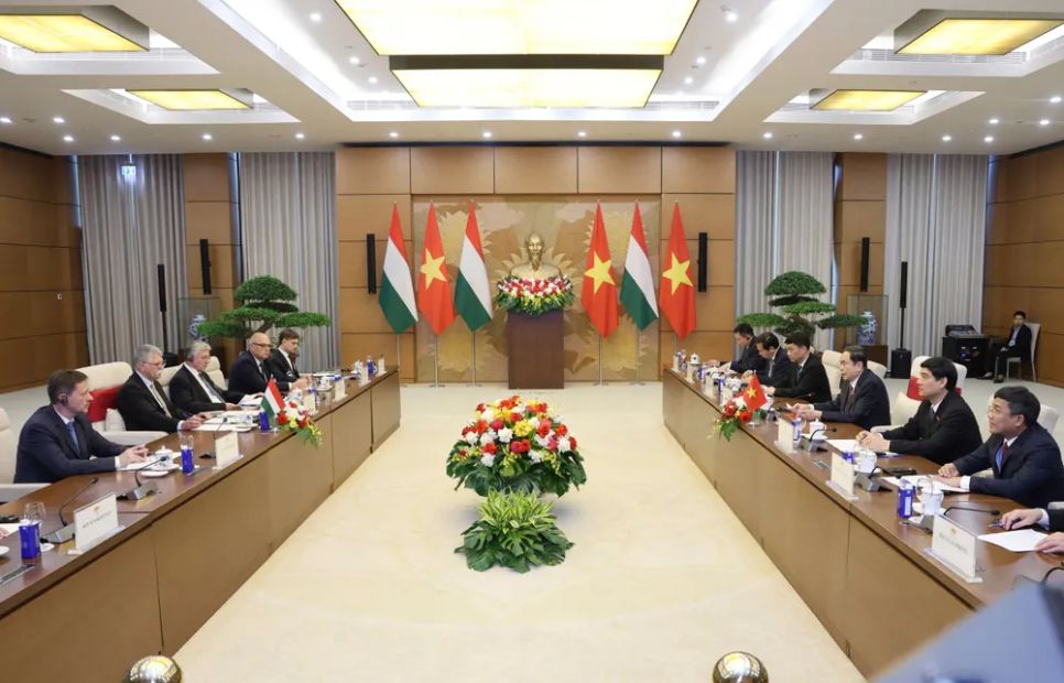 Chủ tịch Quốc hội Trần Thanh Mẫn và Chủ tịch Quốc hội Hungary Kover Laszlo hội đàm. Ảnh: VIẾT CHUNG