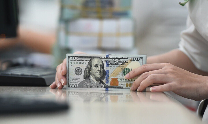 NHNN đã bán khoảng 2,8 tỷ USD ngoại tệ kỳ hạn cho các ngân hàng thương mại. Ảnh minh họa NHNN đã bán khoảng 2,8 tỷ USD ngoại tệ kỳ hạn cho các ngân hàng thương mại. Ảnh minh họa