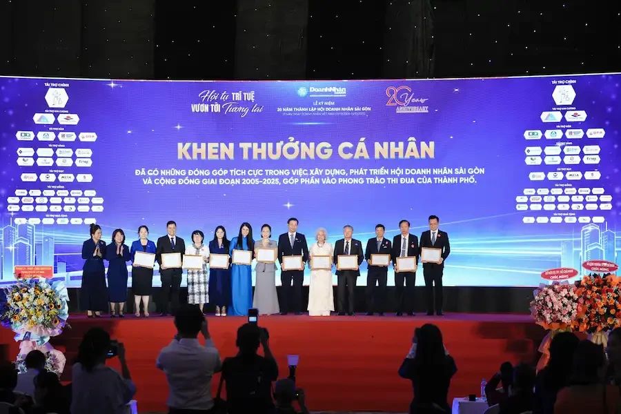 Doanh nhân Đinh Võ Thị Ngọc Huyền: Hình mẫu phụ nữ thời đại mới Doanh nhân Đinh Võ Thị Ngọc Huyền: Hình mẫu phụ nữ thời đại mới