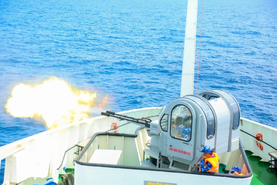 Cán bộ, chiến sĩ Vùng Cảnh sát biển 3 diễn tập vòng tổng hợp và bắn đạn thật trên biển năm 2025 Cán bộ, chiến sĩ Vùng Cảnh sát biển 3 diễn tập vòng tổng hợp và bắn đạn thật trên biển năm 2025