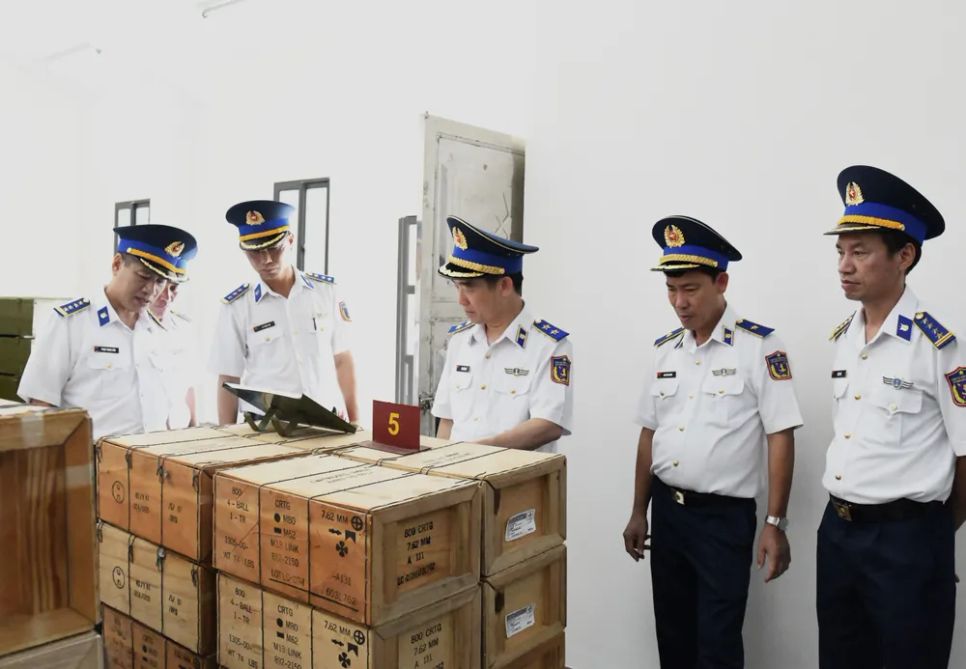 Đoàn công tác kiểm tra công tác bảo quản đạn dược tại kho quân khí Hải đoàn 32 Đoàn công tác kiểm tra công tác bảo quản đạn dược tại kho quân khí Hải đoàn 32