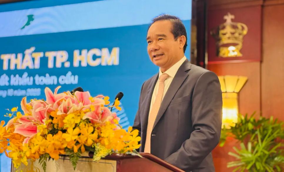 Chủ tịch UBND TPHCM Nguyễn Văn Được phát biểu tại tọa đàm sáng 23-10. Ảnh: Đình Dư Chủ tịch UBND TPHCM Nguyễn Văn Được phát biểu tại tọa đàm sáng 23-10. Ảnh: Đình Dư