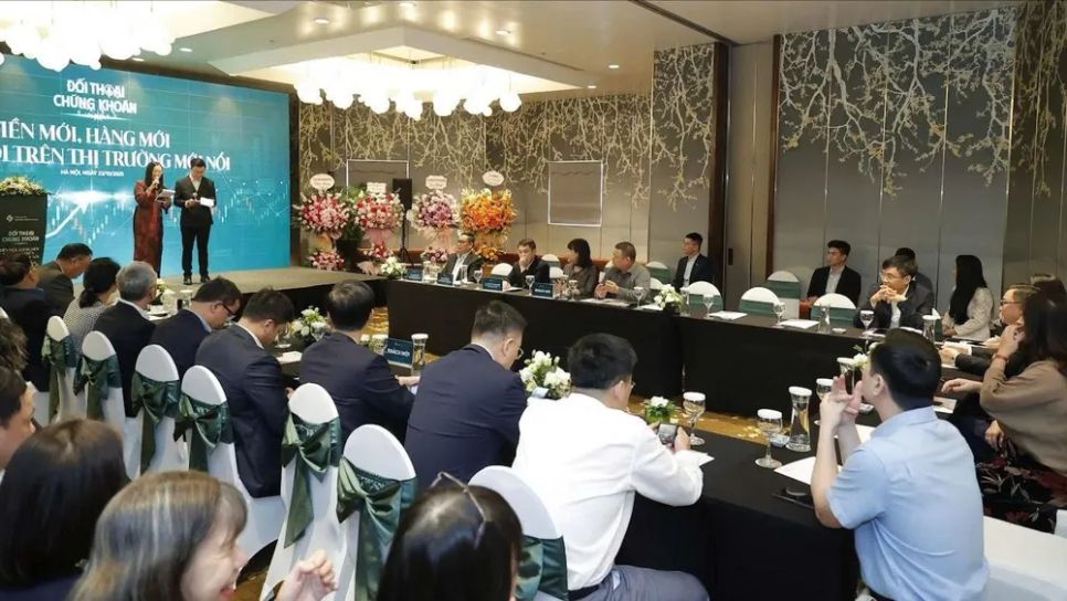 Thị trường chứng khoán Việt Nam đón cơ hội mới sau khi được FTSE nâng hạng Thị trường chứng khoán Việt Nam đón cơ hội mới sau khi được FTSE nâng hạng