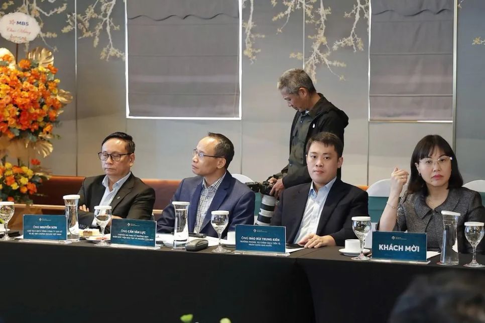 Thị trường chứng khoán Việt Nam đón cơ hội mới sau khi được FTSE nâng hạng Thị trường chứng khoán Việt Nam đón cơ hội mới sau khi được FTSE nâng hạng