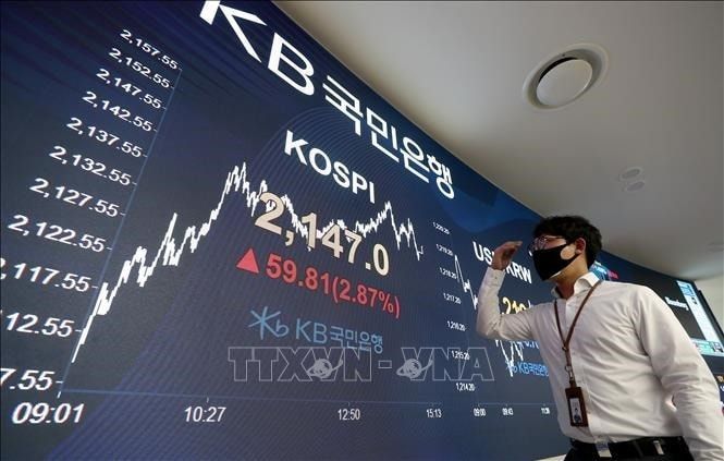 Sàn giao dịch chứng khoán Seoul. Ảnh: Yonhap/TTXVN Sàn giao dịch chứng khoán Seoul. Ảnh: Yonhap/TTXVN