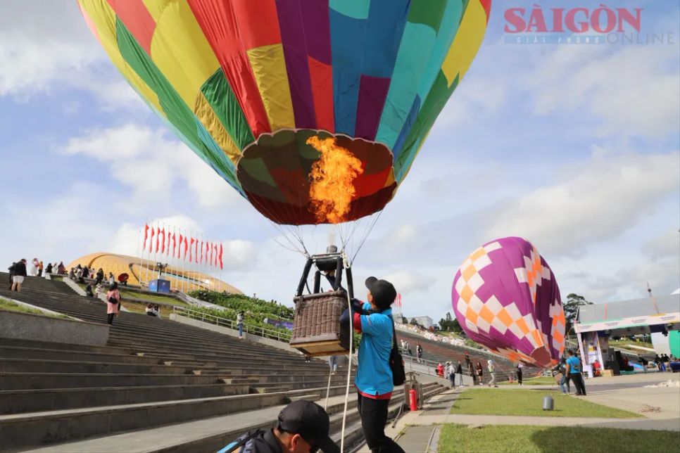 Rực rỡ sắc màu lễ hội khinh khí cầu Lâm Đồng Rực rỡ sắc màu lễ hội khinh khí cầu Lâm Đồng