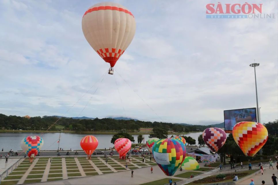 Rực rỡ sắc màu lễ hội khinh khí cầu Lâm Đồng Rực rỡ sắc màu lễ hội khinh khí cầu Lâm Đồng