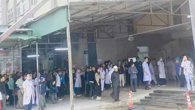 Vụ tấn công bằng dao ở Bệnh viện Sản Nhi Nghệ An gây xôn xao dư luận Vụ tấn công bằng dao ở Bệnh viện Sản Nhi Nghệ An gây xôn xao dư luận
