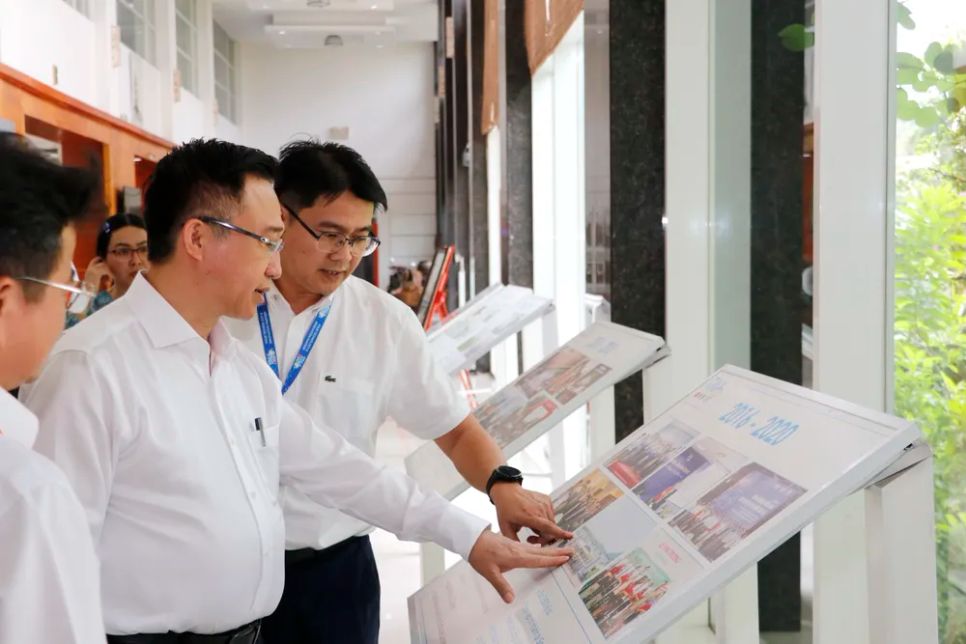 Đồng chí Đặng Minh Thông khảo sát doanh nghiệp KH-CN tại QTSC Đồng chí Đặng Minh Thông khảo sát doanh nghiệp KH-CN tại QTSC