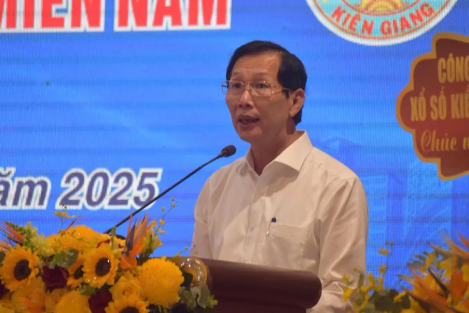 Ông Lê Văn Phước, Phó Chủ tịch UBND tỉnh An Giang, phát biểu chào mừng các công ty XSKT khu vực miền Nam tham dự hội nghị. Ảnh: NAM KHÔI