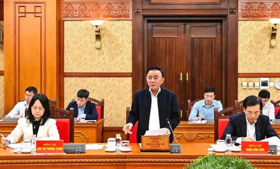 Đồng chí Trần Cẩm Tú chủ trì và kết luận cuộc họp. Ảnh: ĐCS Đồng chí Trần Cẩm Tú chủ trì và kết luận cuộc họp. Ảnh: ĐCS