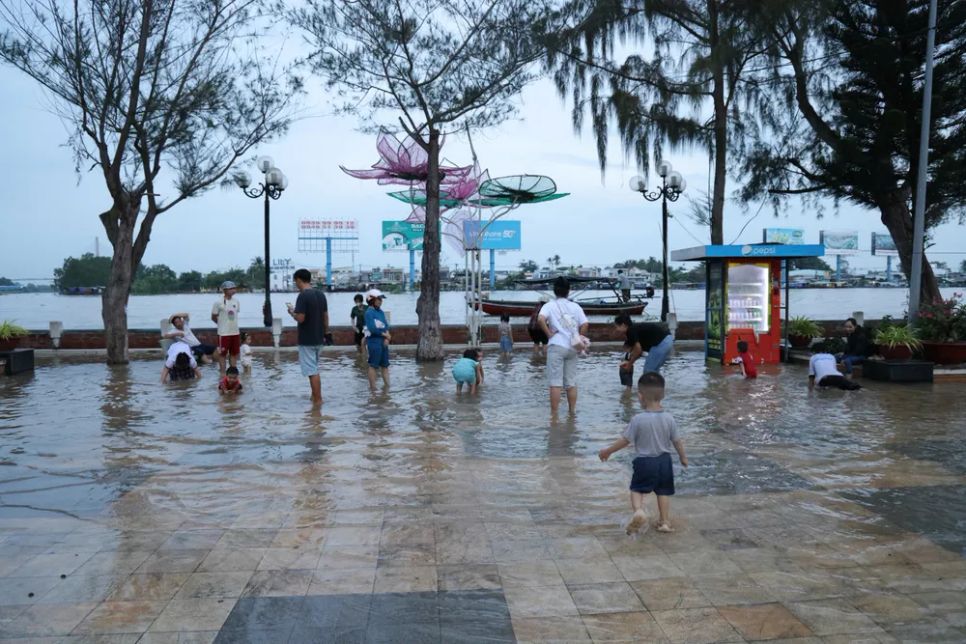 ĐBSCL: Lũ kết hợp triều cường gây lở đê, ngập nặng nhiều nơi ĐBSCL: Lũ kết hợp triều cường gây lở đê, ngập nặng nhiều nơi