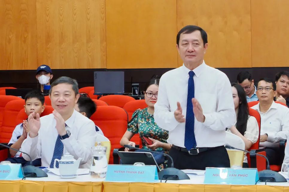 Đồng chí Huỳnh Thành Đạt, Ủy viên Ban Chấp hành Trung ương Đảng, Phó Trưởng Ban Tuyên giáo và Dân vận Trung ương tại toạ đàm. Ảnh: HOÀNG HÙNG