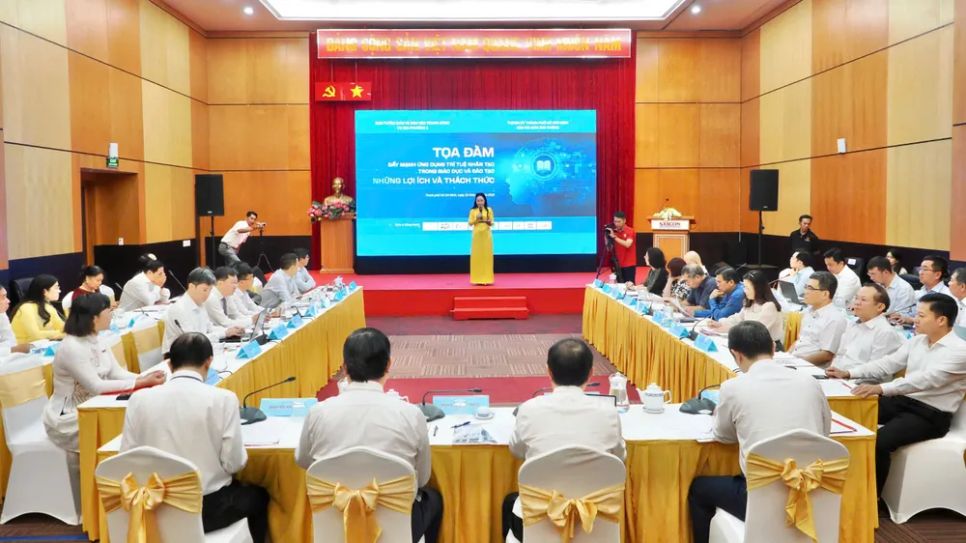 Quang cảnh toạ đàm. Ảnh: HOÀNG HÙNG