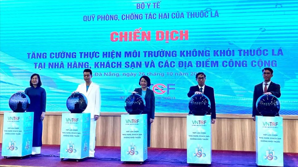 Các đại biểu thực hiện nghi thức phát động Các đại biểu thực hiện nghi thức phát động