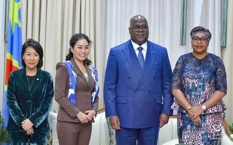 Ông Félix Tshisekedi - Tổng thống Cộng hoà Dân chủ Congo (thứ 2 từ phải sang) và bà Lê Thị Thu Thuỷ, Phó Chủ tịch Vingroup (thứ 2 từ trái sang) trong buổi trao đổi hợp tác tại Congo Ông Félix Tshisekedi - Tổng thống Cộng hoà Dân chủ Congo (thứ 2 từ phải sang) và bà Lê Thị Thu Thuỷ, Phó Chủ tịch Vingroup (thứ 2 từ trái sang) trong buổi trao đổi hợp tác tại Congo
