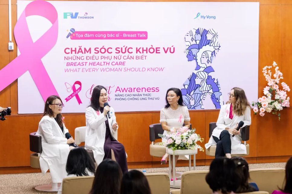 Các chuyên gia chia sẻ tại sự kiện Các chuyên gia chia sẻ tại sự kiện