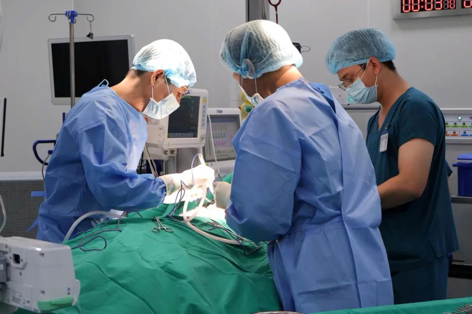 Cận cảnh ca phẫu thuật điều trị triệt căn khối u
