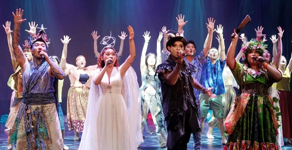 Màn trình diễn sắc màu của các diễn viên trẻ trong vở nhạc kịch Once on this island: Ngày xưa trên một hòn đảo. Ảnh: THÚY BÌNH Màn trình diễn sắc màu của các diễn viên trẻ trong vở nhạc kịch Once on this island: Ngày xưa trên một hòn đảo. Ảnh: THÚY BÌNH