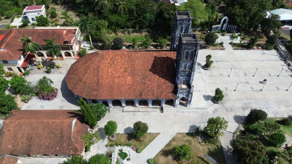 Nhà thờ Mằng Lăng được xây dựng trên khuôn viên 5.000m<sup> 2</sup>