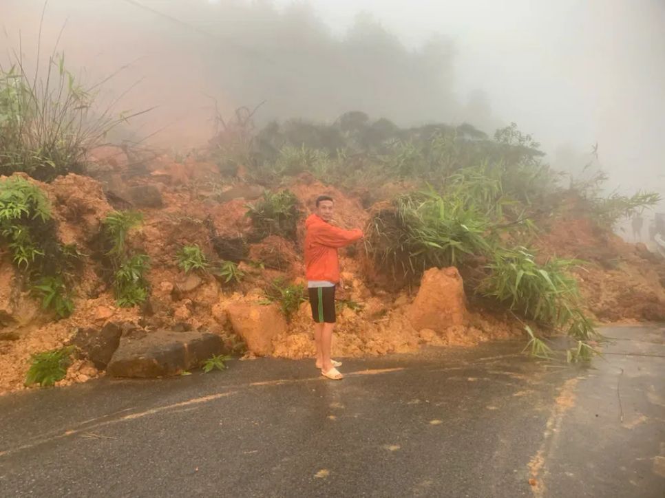 Lâm Đồng: Đèo Đại Ninh tiếp tục sạt lở, giao thông ách tắc hoàn toàn