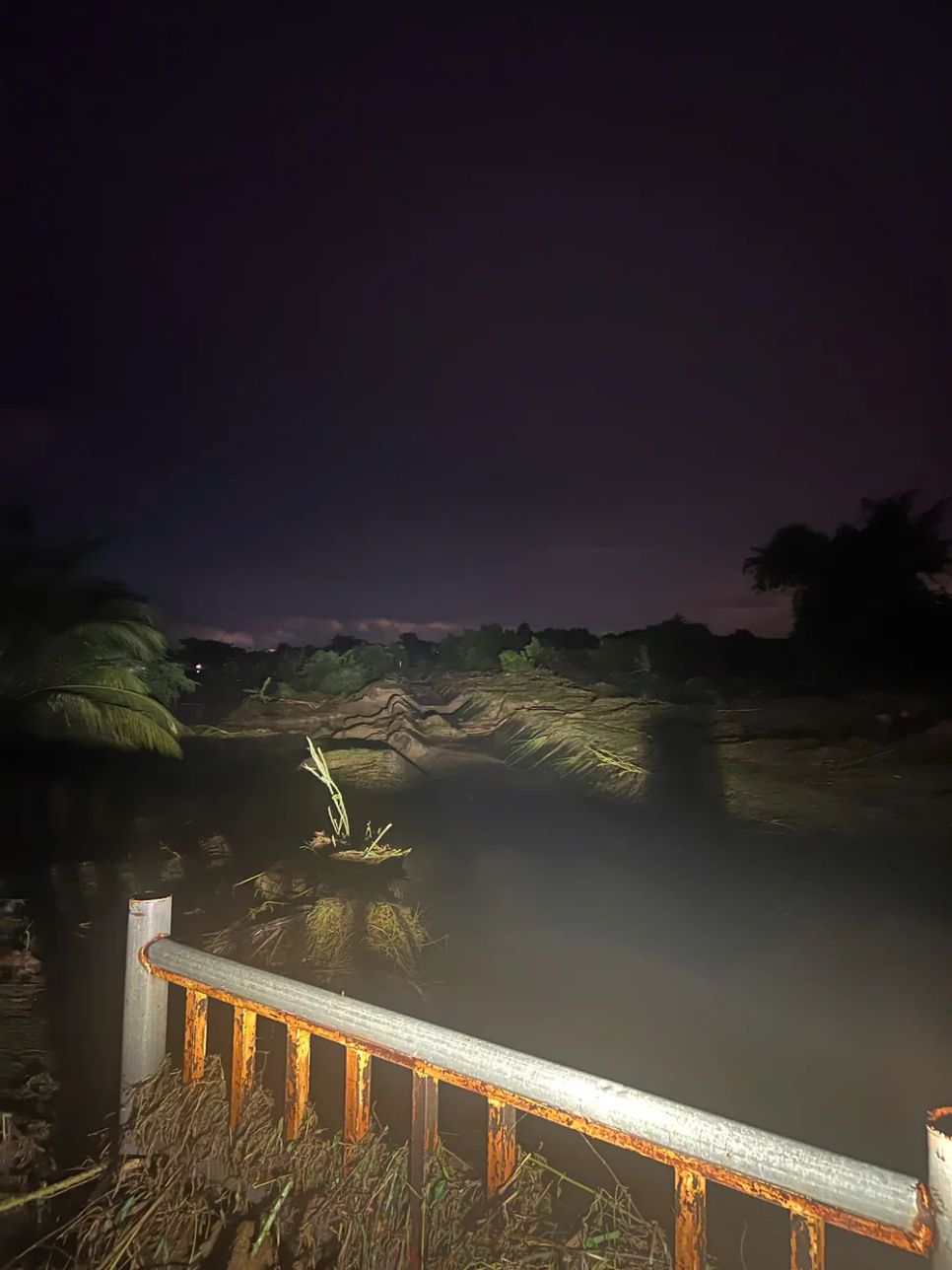 Vỡ hồ chứa tại Lâm Đồng, 3 người bị cuốn trôi