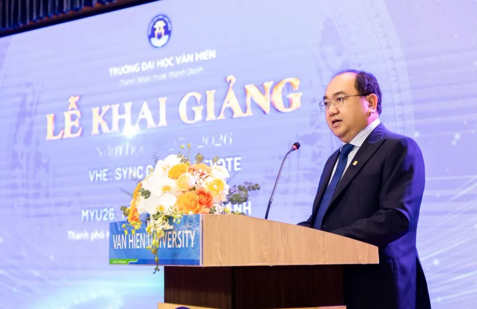 PGS.TS Nguyễn Minh Đức, Hiệu trưởng Trường Đại học Văn Hiến phát biểu tại Lễ Khải giảng năm học 2025 – 2026