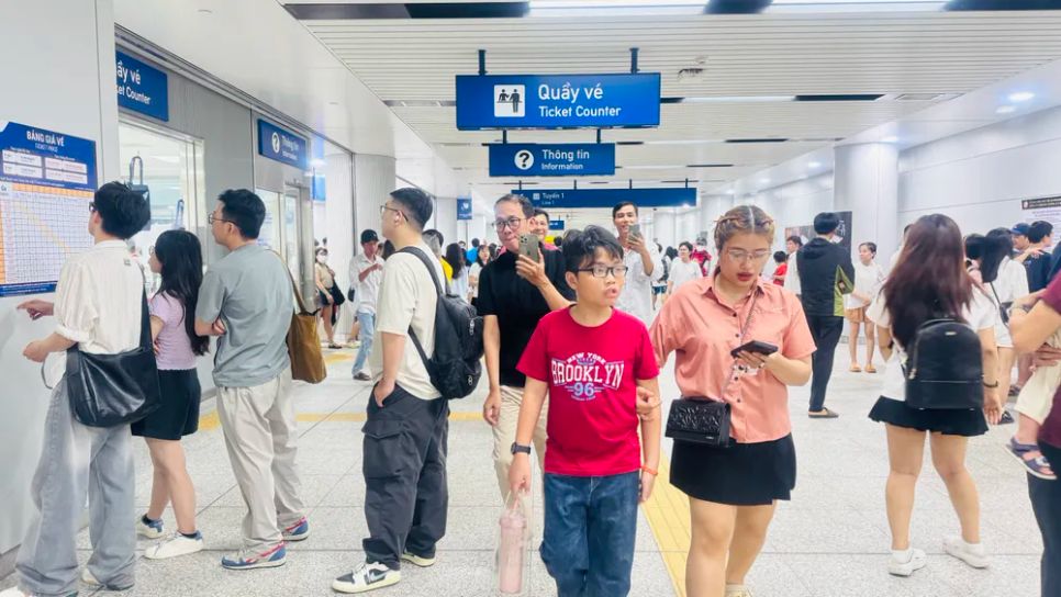 Hành khách tại ga Bến Thành (metro số 1). Ảnh minh họa: Đình Dư