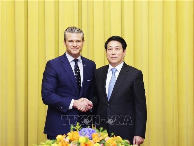 Chủ tịch nước Lương Cường tiếp Bộ trưởng Chiến tranh Mỹ Pete Hegseth. Ảnh: Lâm Khánh/TTXVN