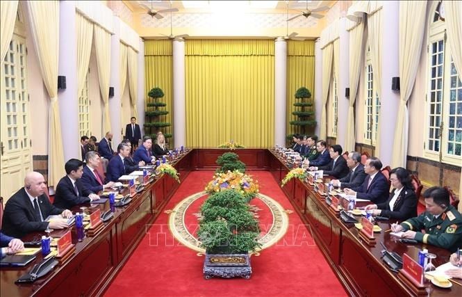 Chủ tịch nước Lương Cường tiếp Bộ trưởng Chiến tranh Mỹ Pete Hegseth. Ảnh: Lâm Khánh/TTXVN