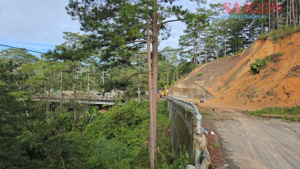 Lâm Đồng công bố tình huống khẩn cấp về thiên tai 2 khu vực sạt lở Lâm Đồng công bố tình huống khẩn cấp về thiên tai 2 khu vực sạt lở