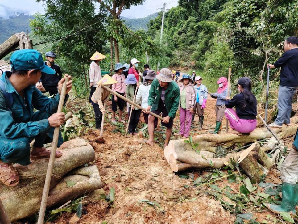 Quảng Ngãi: Nhiều thôn của xã Sơn Tây Hạ bị cô lập, mất điện