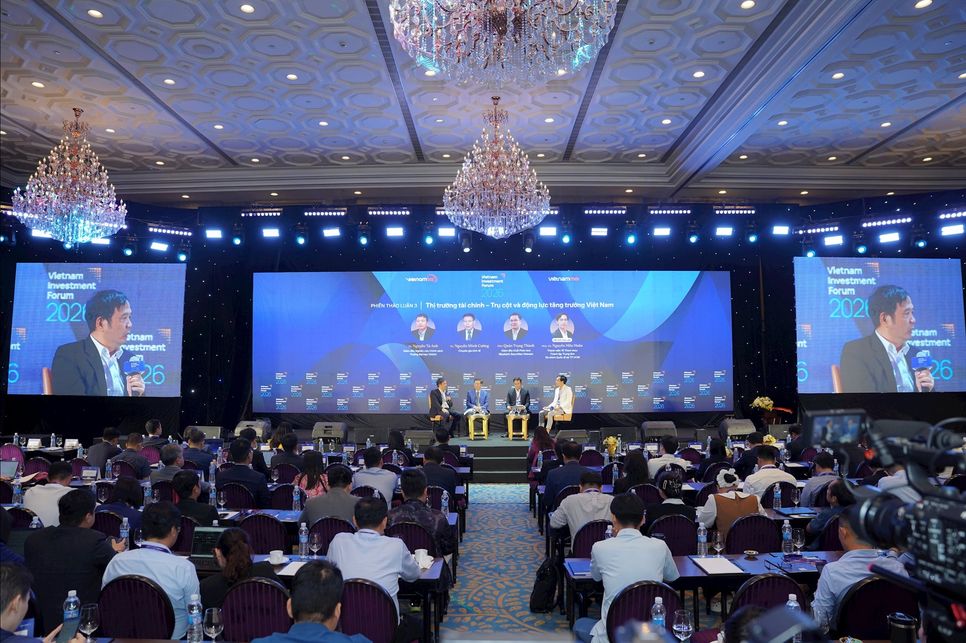 Cùng với chuyển đổi số và xu hướng hình thành tập đoàn tài chính đa năng, thị trường tài chính Việt Nam đang bước vào giai đoạn chuyển mình mạnh mẽ Cùng với chuyển đổi số và xu hướng hình thành tập đoàn tài chính đa năng, thị trường tài chính Việt Nam đang bước vào giai đoạn chuyển mình mạnh mẽ