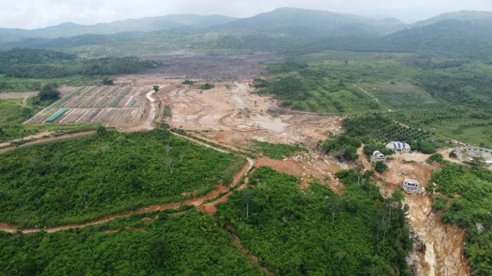 Toàn cảnh khu hồ chứa nước của Công ty Trang Trại Việt bị vỡ gây chết người Toàn cảnh khu hồ chứa nước của Công ty Trang Trại Việt bị vỡ gây chết người