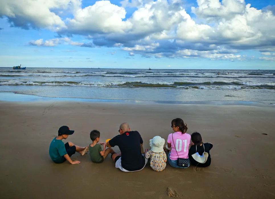 HONOR Magic V5 điện thoại gập mỏng nhẹ đến khó tin HONOR Magic V5 điện thoại gập mỏng nhẹ đến khó tin