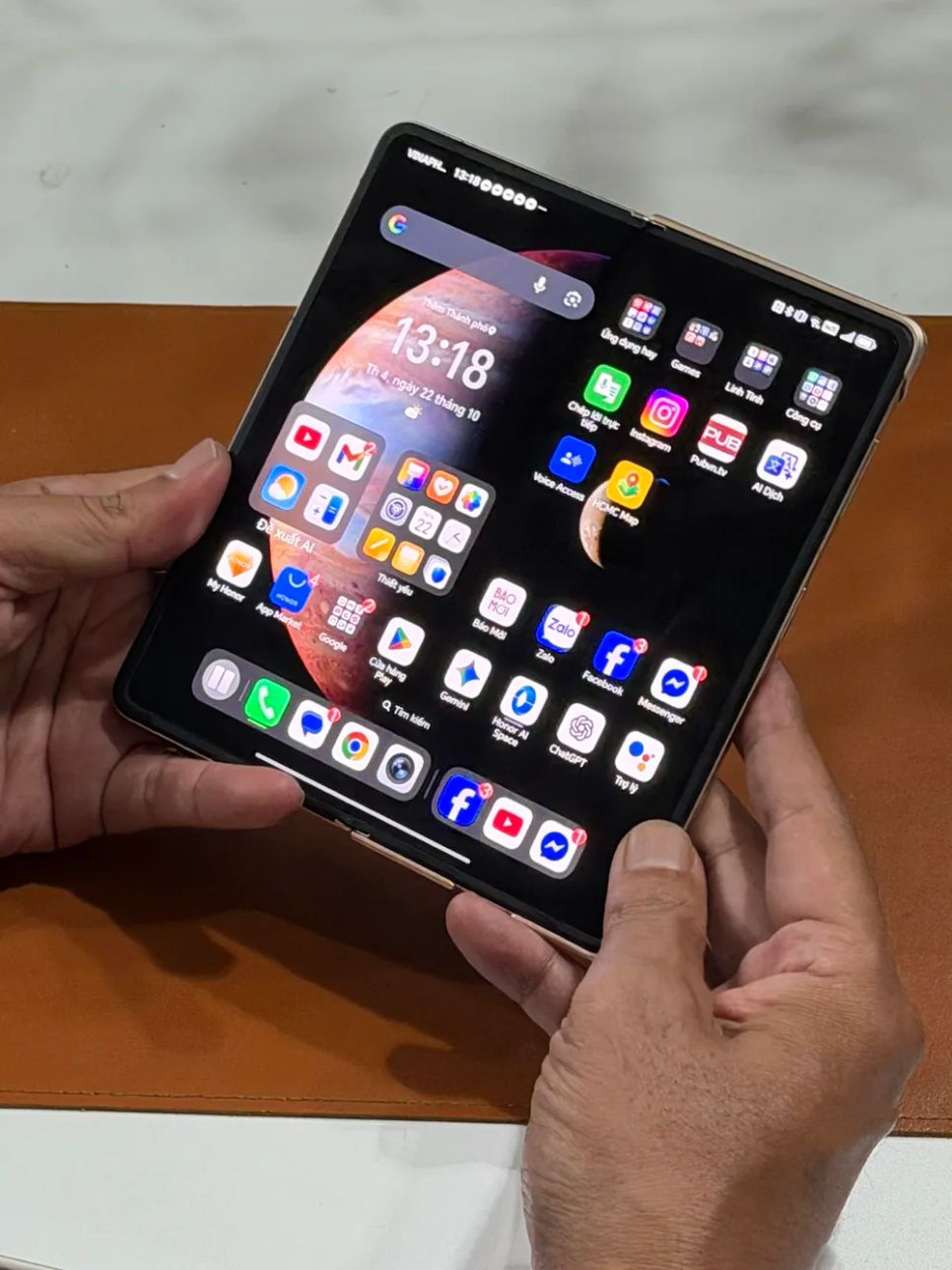 HONOR Magic V5 điện thoại gập mỏng nhẹ đến khó tin HONOR Magic V5 điện thoại gập mỏng nhẹ đến khó tin