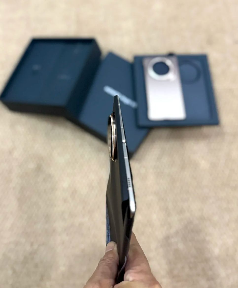 HONOR Magic V5 điện thoại gập mỏng nhẹ đến khó tin HONOR Magic V5 điện thoại gập mỏng nhẹ đến khó tin