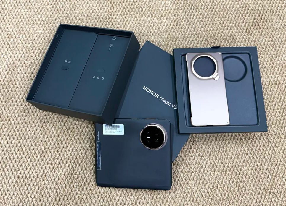 HONOR Magic V5 điện thoại gập mỏng nhẹ đến khó tin HONOR Magic V5 điện thoại gập mỏng nhẹ đến khó tin